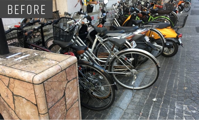 商店街の不正駐輪自転車が車道に接した危険な状態