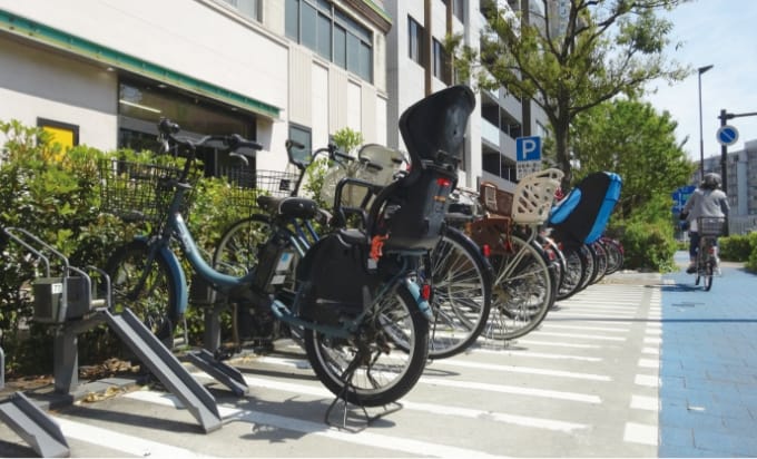 歩道上に駐輪機と精算機を導入した川崎駅東口周辺自転車等駐車場第10施設