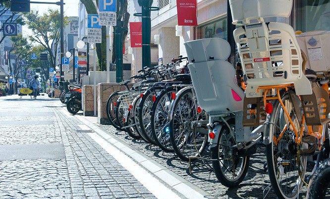 画像：放置自転車対策に成功し、買い物が快適な商店街へ