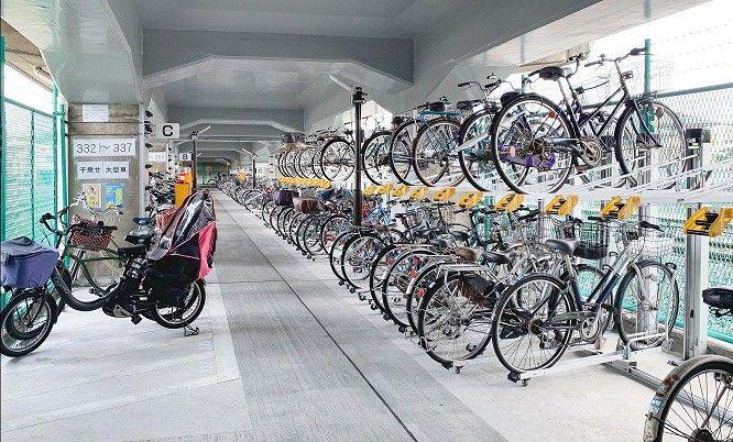 画像：高架下の最大活用で大型自転車対応エリアを確保
