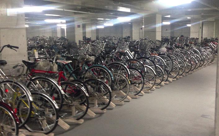 甲府駅南口第1自転車駐車場に、傾斜ラック：BC-300を導入。