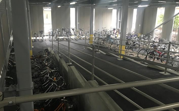 甲府市甲府駅南口第2自転車駐車場に、傾斜ラック：BC-300を導入。