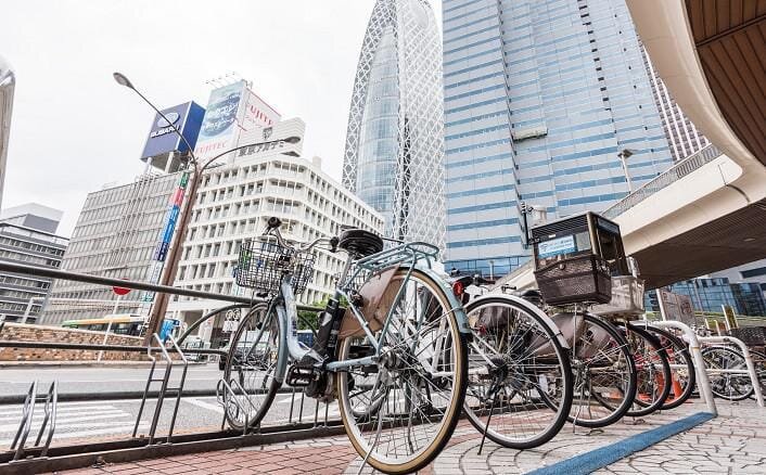 新宿駅路上駐輪場に、平置ラック：BC-40を導入。