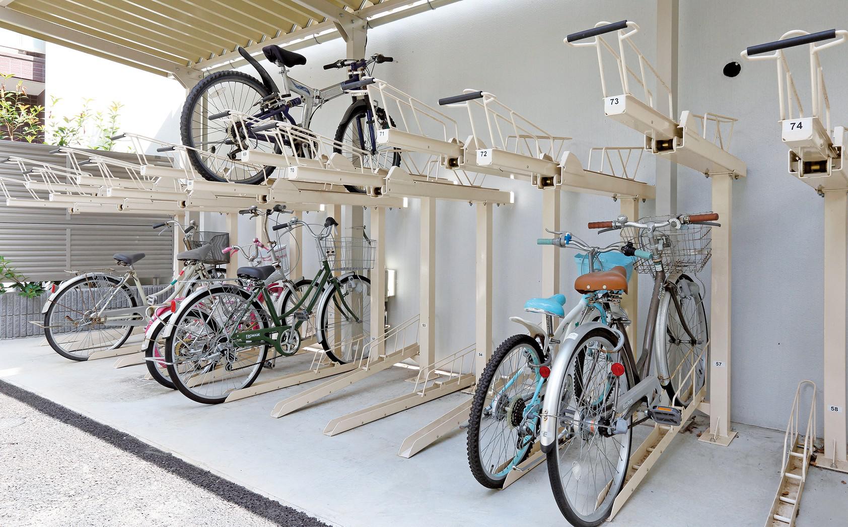 2段式自転車ラック：BC-W-1GH（中空式）に自転車が収容されている写真。
