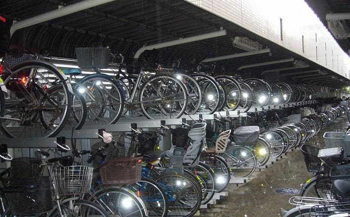 千葉市某マンション駐輪場に、垂直2段式自転車ラック：BC-W-AIR（下段前後入れタイプ）を導入
