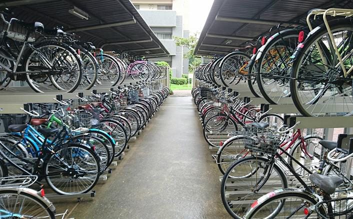 浦安市某マンション駐輪場に、垂直2段式自転車ラック：BC-W-AIR（下段前後入れタイプ）を導入。