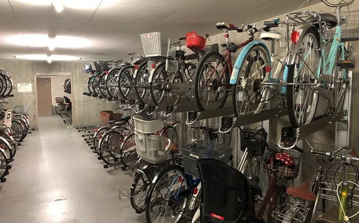 足立区某マンション駐輪場に、垂直2段式自転車ラック：BC-W-AIRを導入。