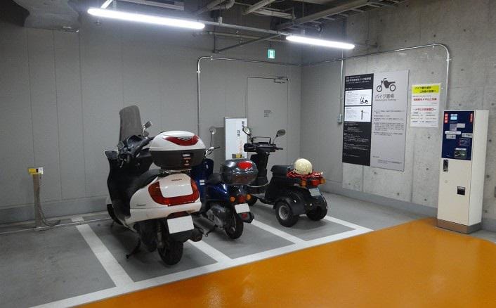 江東区シビックセンター駐輪場に、バイク駐輪機：DCR-BKLOCK2を導入。