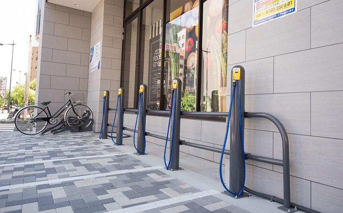 BPARKイオンフードスタイル八王子店駐輪場に、バイク駐輪機：GBロックを導入。