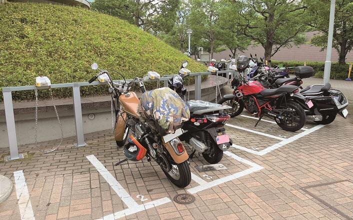 品川インターシティ駐輪場に、バイク駐輪機：SCR-B200を導入。