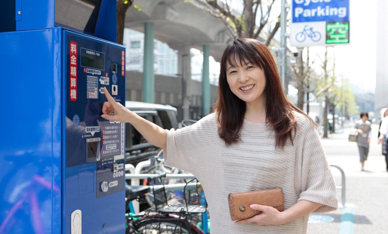 駐輪場の精算機で料金精算