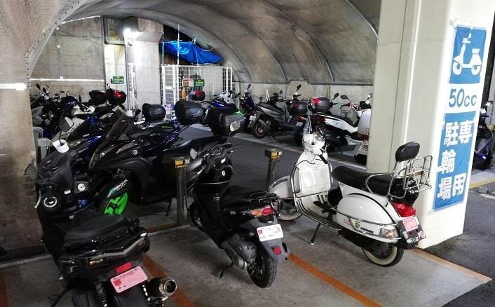 大手町高架下駐輪場に、バイク駐輪機：DCR-BKLOCK2を導入。