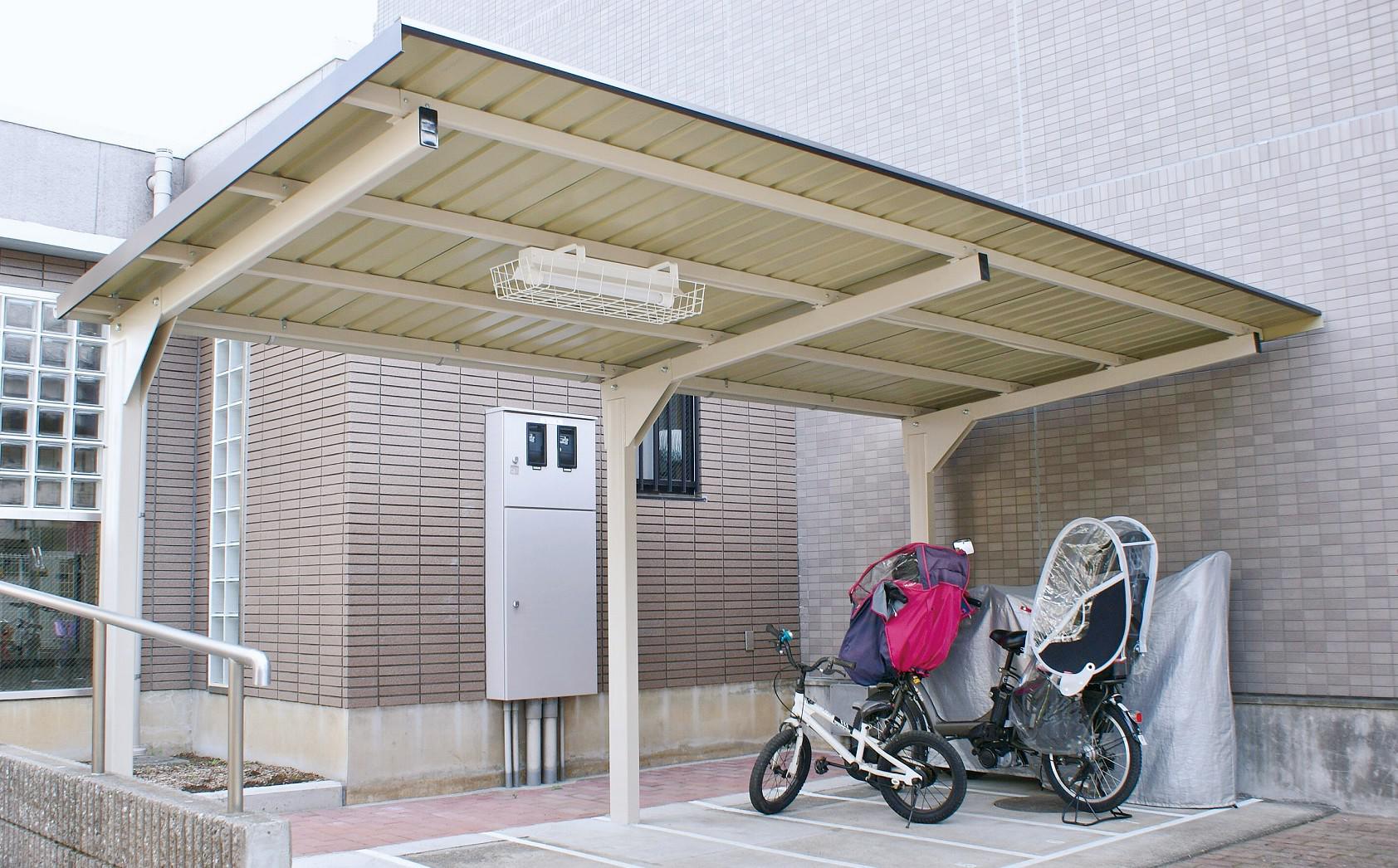 駐輪場屋根：シャオンルーフSに、自転車が収容されている。